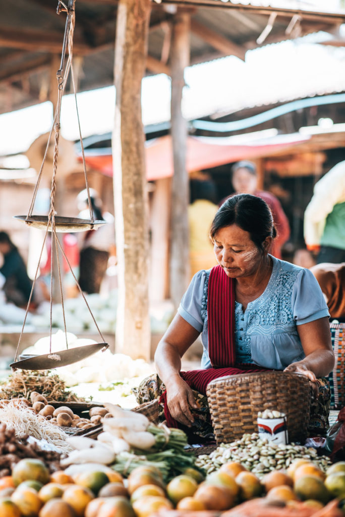 Market Lake Inle