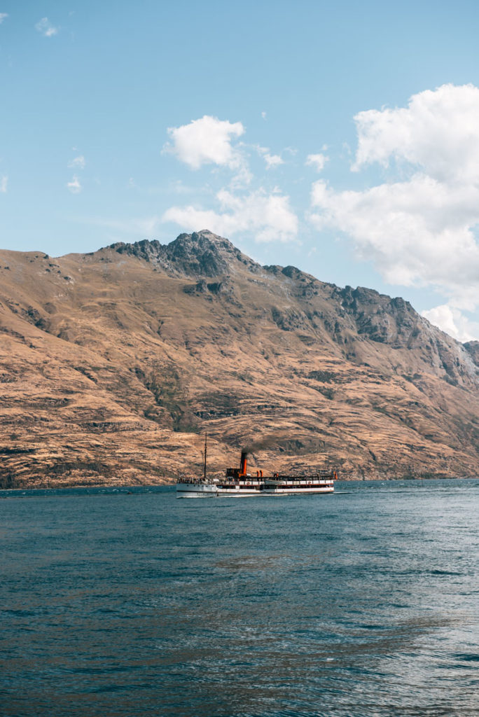 Queenstown Schiff