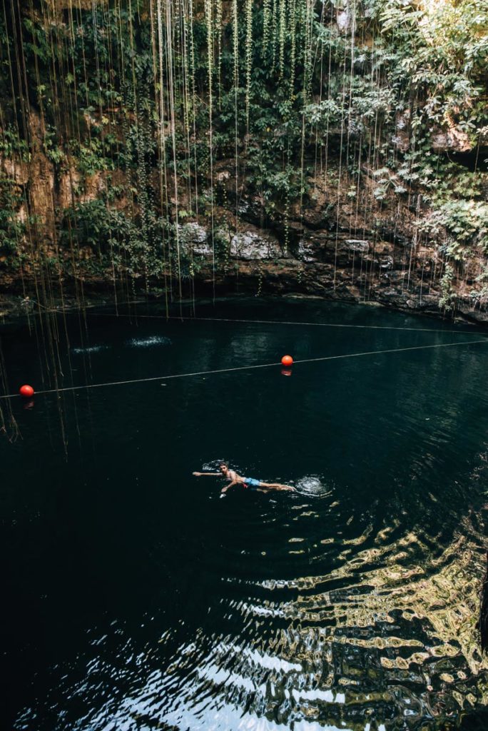 Cenote Ik Kil Schwimmen