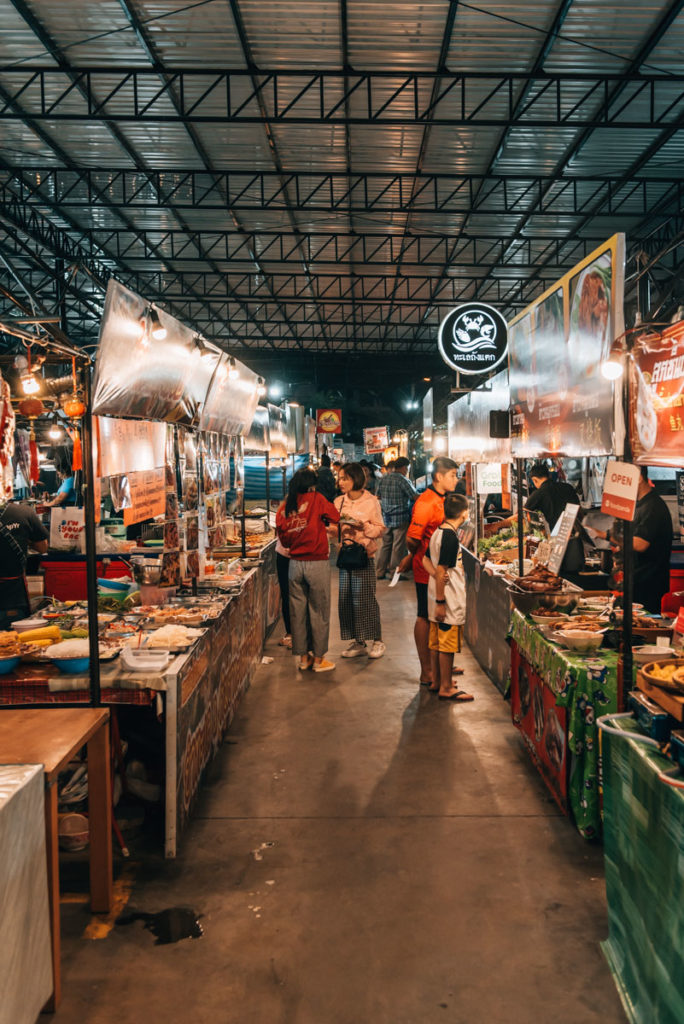 Kad Manee Night Market