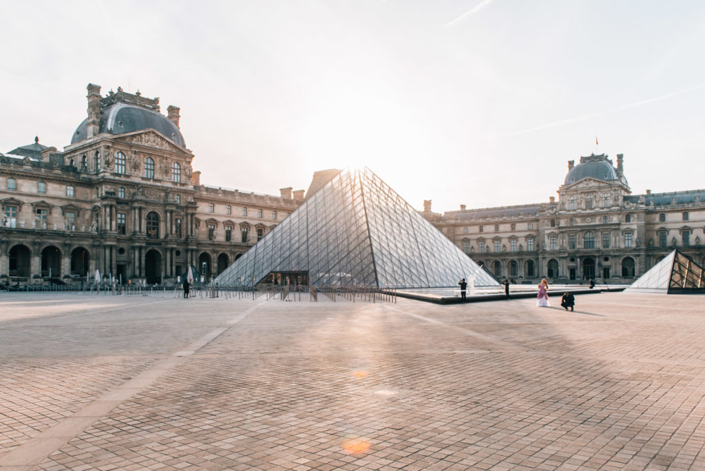 Paris Louvre Sonnenaufgang