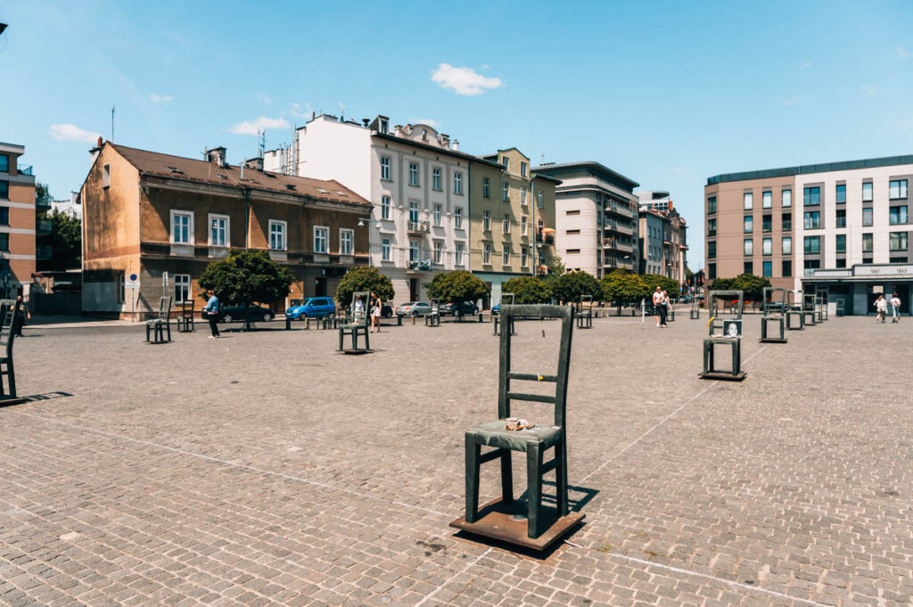 Krakau leere Stühle Mahnmal