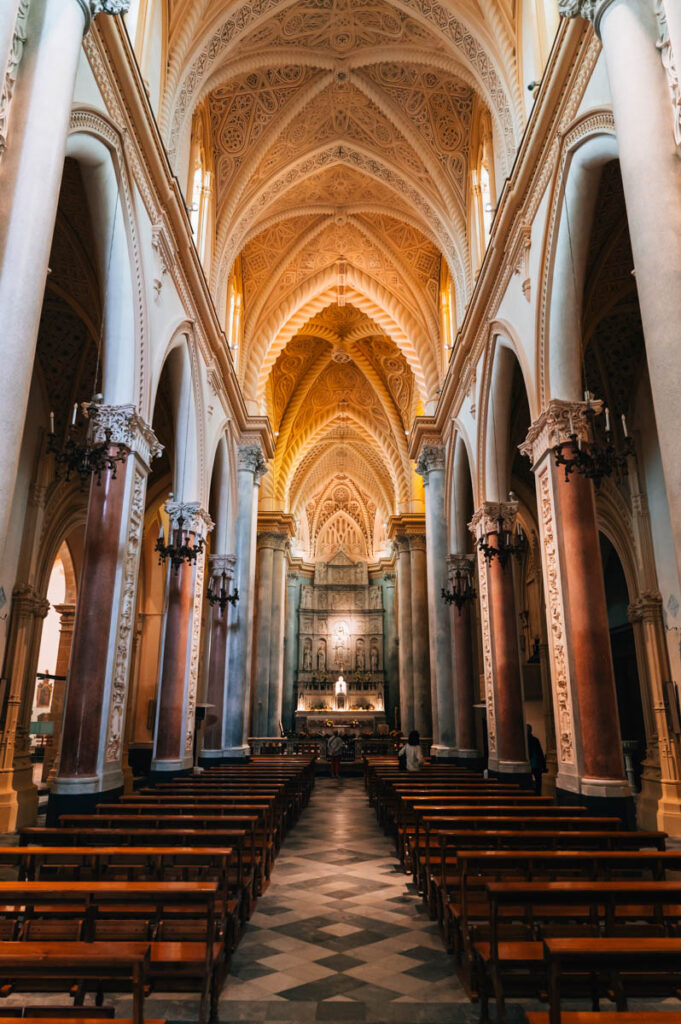 Erice Kirche Innenraum